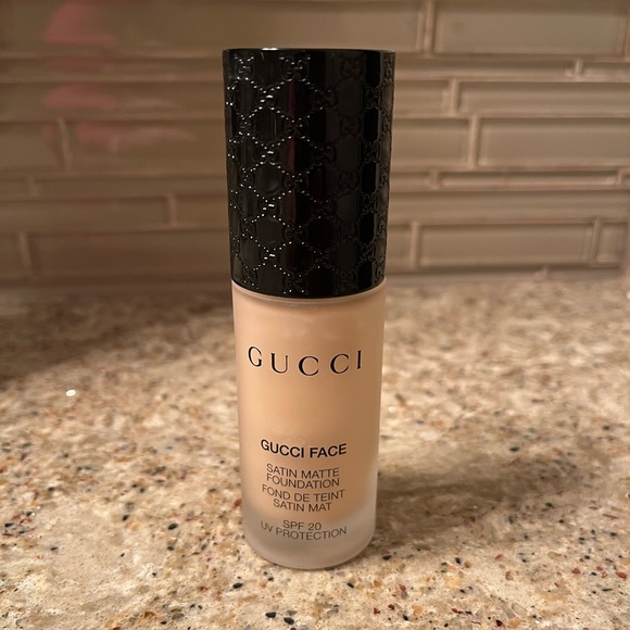 Gucci satin matte foundation - Picture 1 of 2